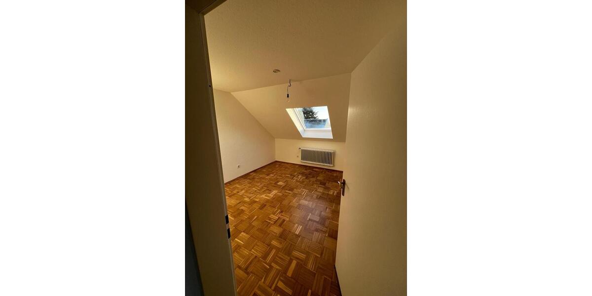 Dachgeschoßwohnung Arnsberg - 3 Zimmer, 79 m&sup2;, 700&euro; | Angebot:24770807