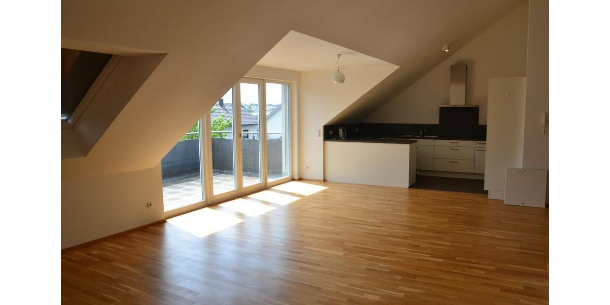 Dachgeschoßwohnung Nürtingen - 3.5 Zimmer, 104 m&sup2;, 1.330&euro; | Angebot:25099093