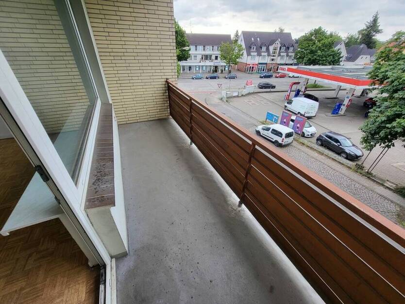 Nähe Uni: Zentrale 1 Zimmer-Wohnung mit Balkon in 23562 Lübeck - St. Jürgen, Ratzeburger Allee