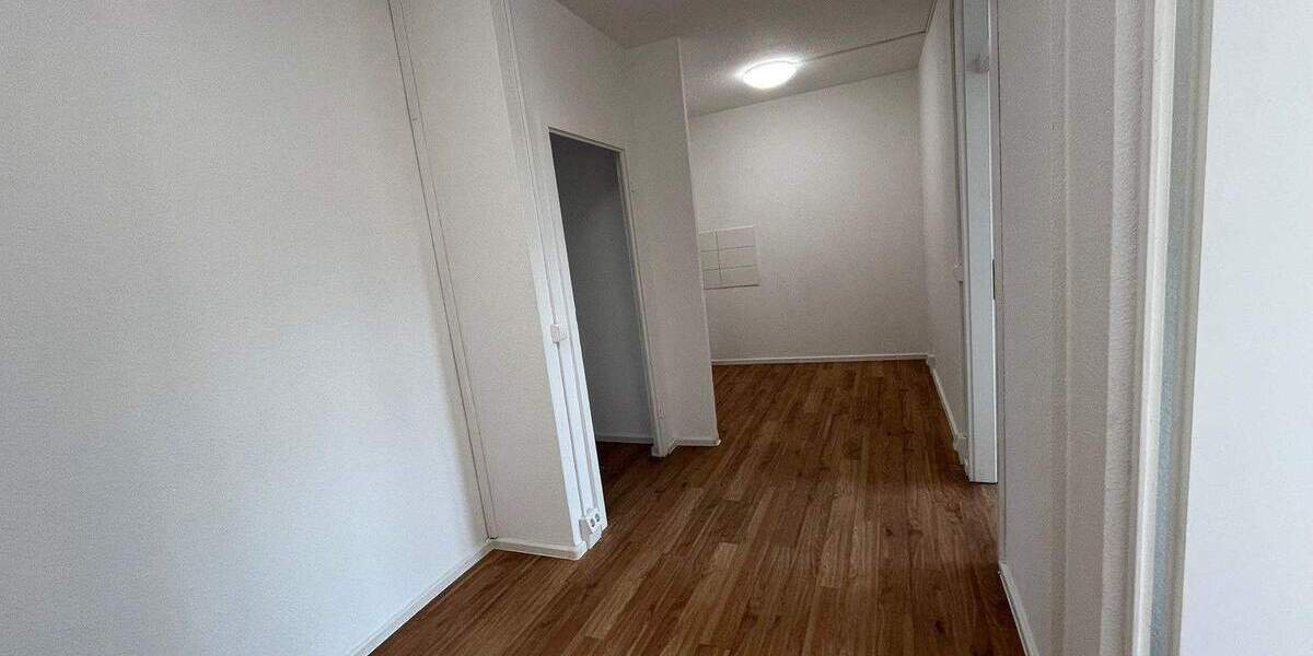 Etagenwohnung Zwickau Neuplanitz - 3 Zimmer, 60 m&sup2;, 250&euro; | Angebot:26826640