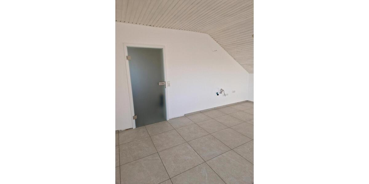 Dachgeschoßwohnung Hohenroth - 5 Zimmer, 90 m&sup2;, 600&euro; | Angebot:26468891