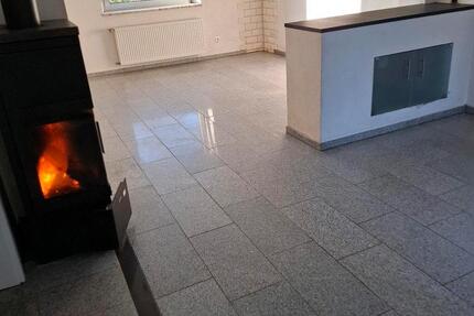 Haus Üttfeld - 7 Zimmer, 140 m&sup2;, 1.050&euro; | Angebot:24735854