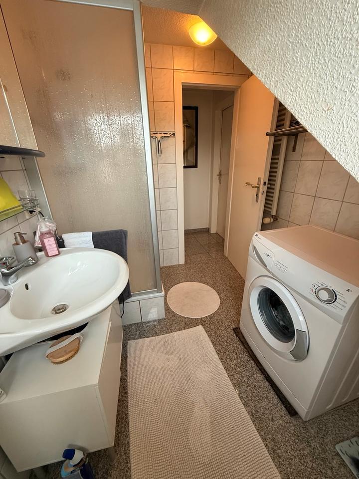 Tolles WG Zimmer Wohngemeinschaft Niederrad Flugbegleiter 1 zimmer