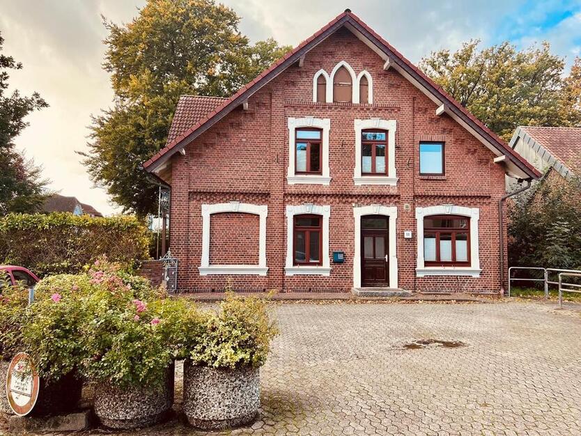 Großes Haus mit EinliegerWohnung & Carport zur Miete