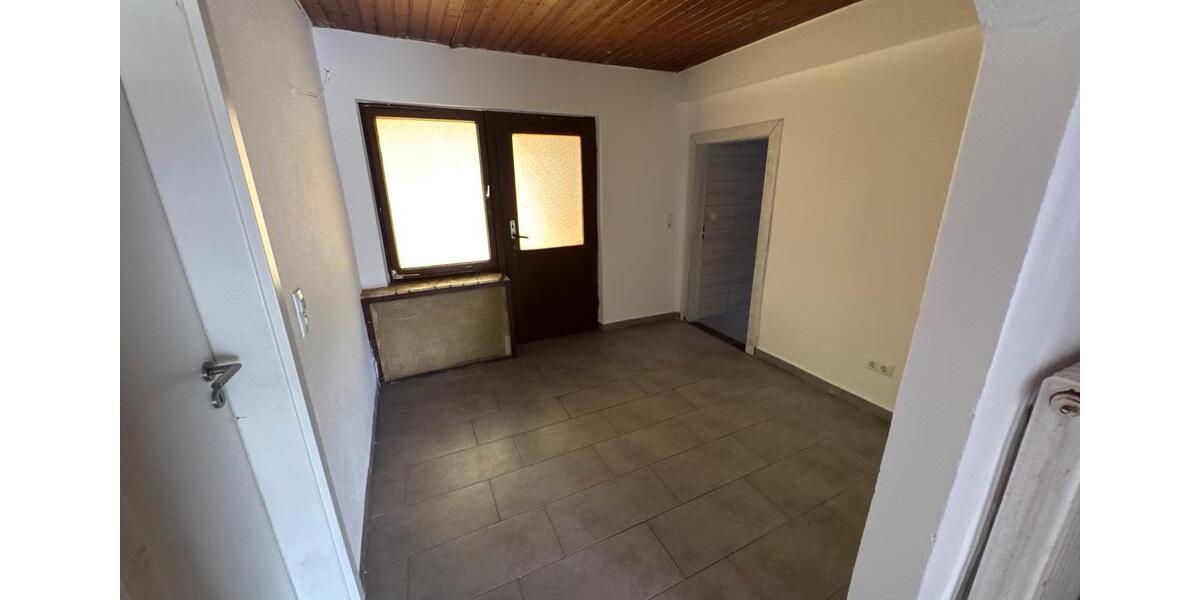 Etagenwohnung Saterland - 4 Zimmer, 150 m&sup2;, 1.000&euro; | Angebot:25351474