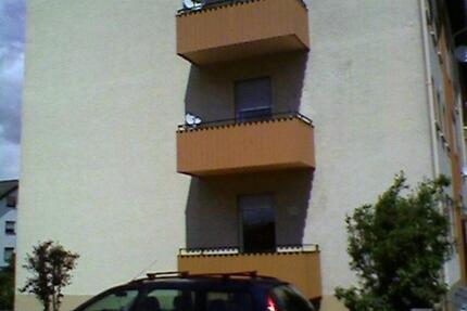 2 12 Zimmer, Balkon und TL-Bad mit Wanne - 2-OG in MFH