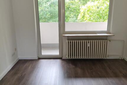 Gepflegte 3-Zimmer-Wohnung im 2.Obergeschoss zu vermieten! *Mit Balkon* zimmer