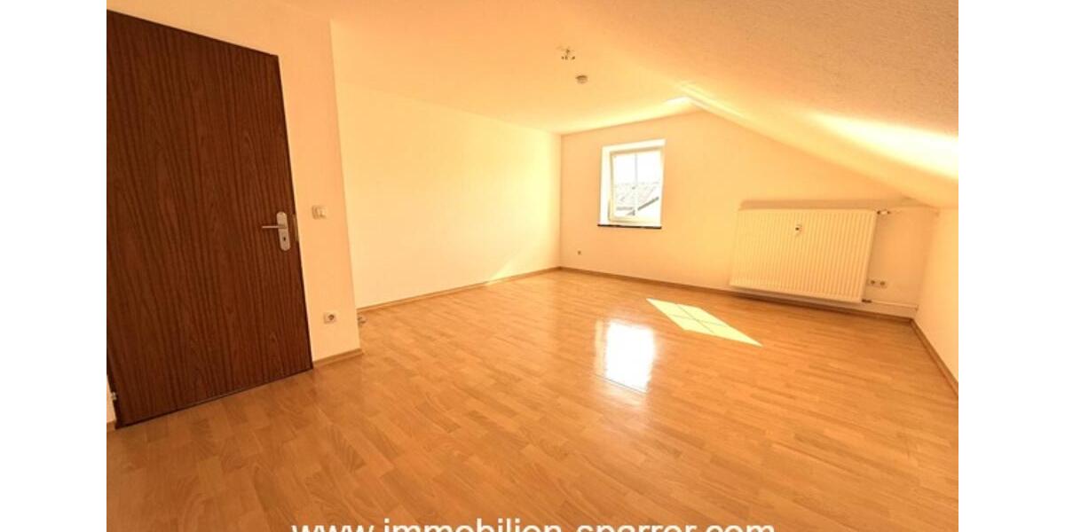 Dachgeschoßwohnung Weiherhammer - 4 Zimmer, 77 m&sup2;, 560&euro; | Angebot:24427785