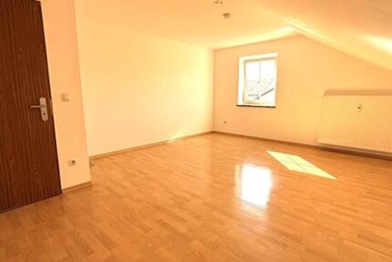 Wohnung Weiherhammer - 4 Zimmer, 77 m&sup2;, 560&euro; | Angebot:24427785