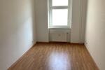 Die Gewerberäume befinden sich im Erdgeschoss eines Mehrfamilienhauses.<br>Ein Raum liegt ebenerdig und ist von der Straße aus begehbar, hier ist auch eine große Fensterscheibe, was den Raum sehr... zimmer