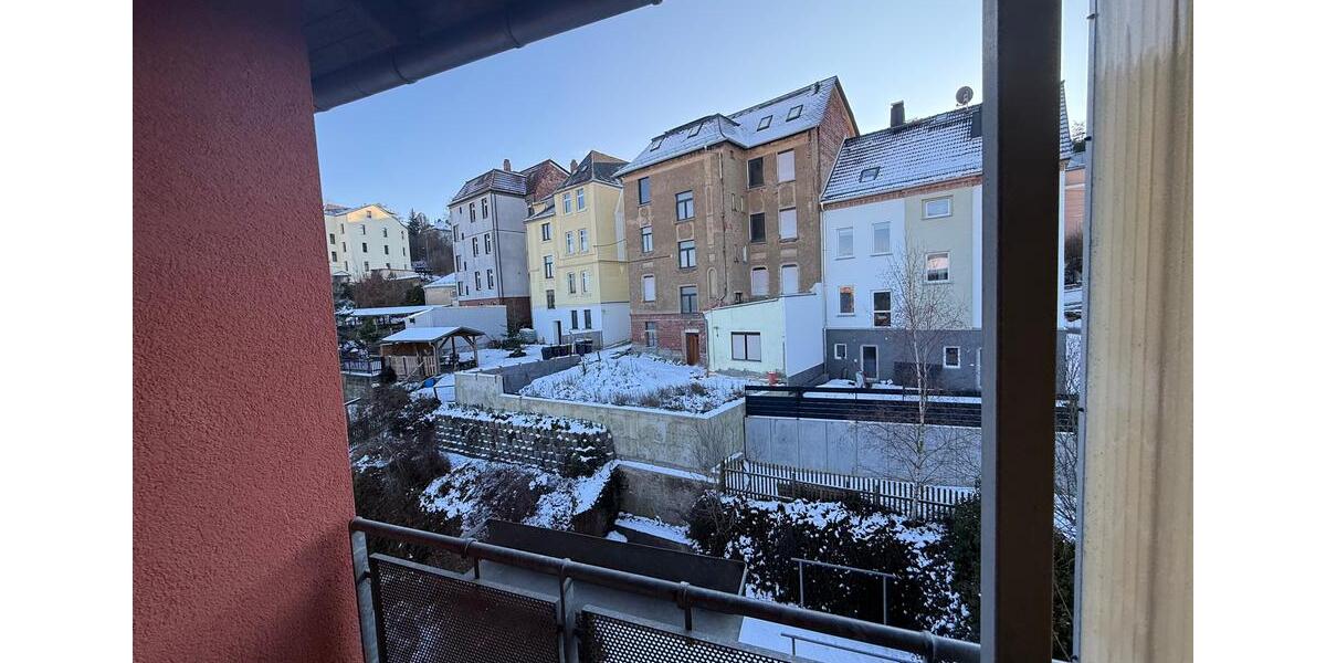 Superschöne, moderne DG-Wohnung mit Balkon und herrlichem Blick über Greiz 2 zimmer