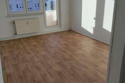 Wohnung Mücheln - 3 Zimmer, 59 m&sup2;, 220&euro; | Angebot:26100131