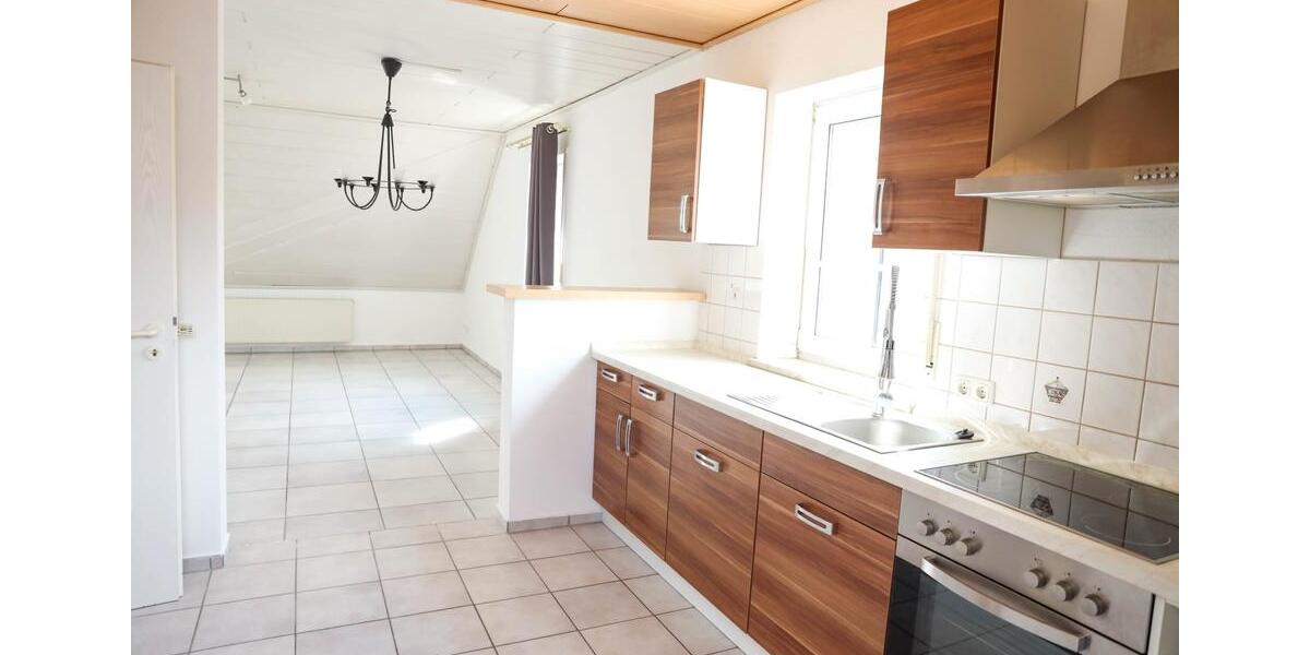 Dachgeschoßwohnung Amberg - 3 Zimmer, 138 m&sup2;, 1.400&euro; | Angebot:24619177