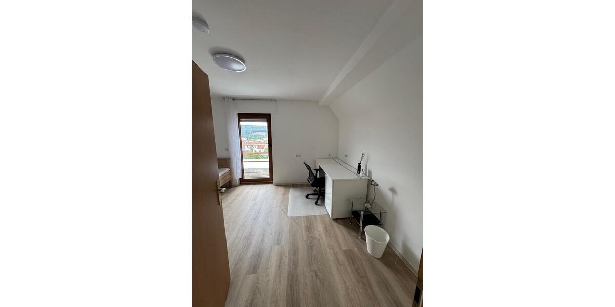 Dachgeschoßwohnung Marburg - 2 Zimmer, 48 m&sup2;, 350&euro; | Angebot:26167052