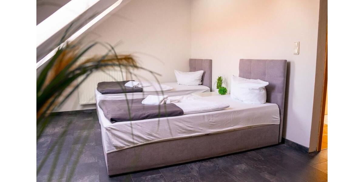 Wohnen auf Zeit Nittendorf - 3 Zimmer, 90 m&sup2;, 80&euro; | Angebot:10693688