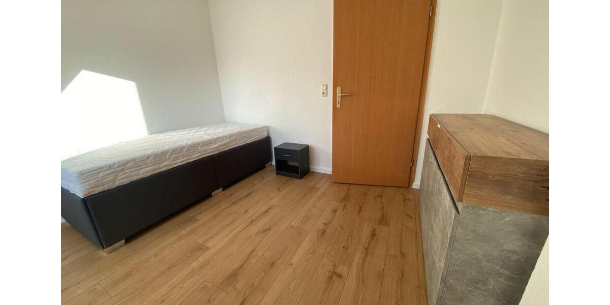 Dachgeschoßwohnung Elsteraue - 3 Zimmer, 46 m&sup2;, 330&euro; | Angebot:25538323