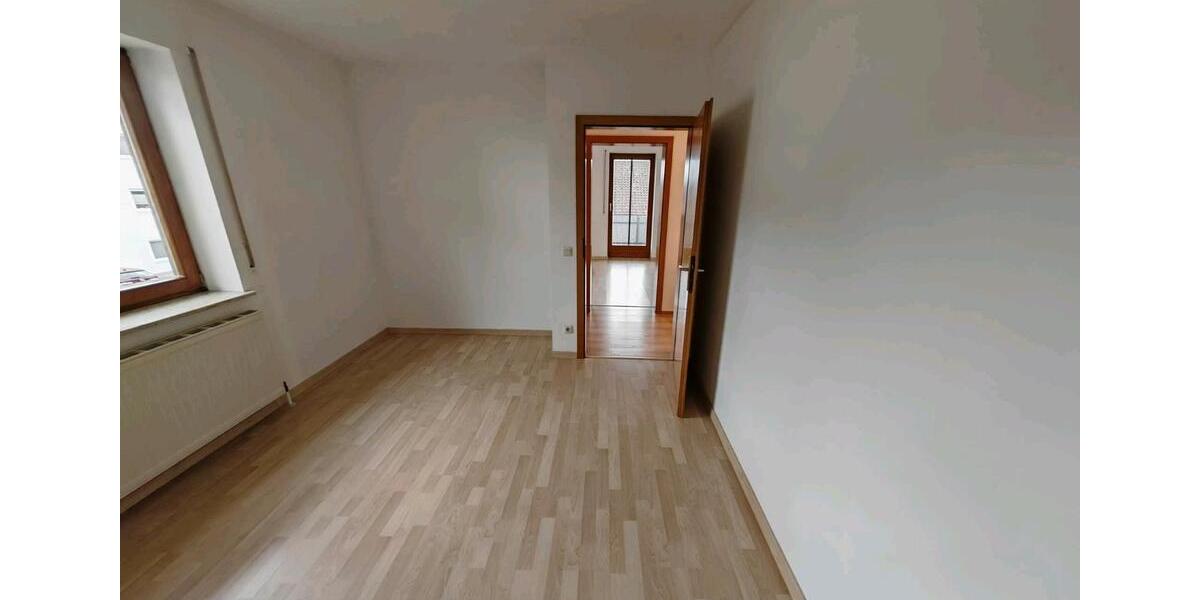 Erdgeschoßwohnung Tiefenbach - 4.5 Zimmer, 100 m&sup2;, 1.100&euro; | Angebot:26014465