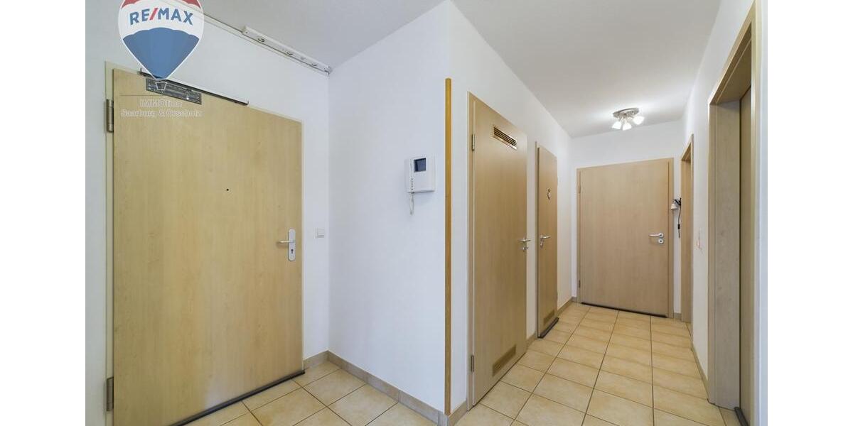 Großzügige Terrasse & viel Grün: Helle Souterrainwohnung 3 zimmer