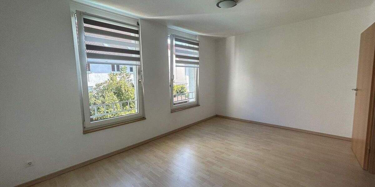 Reihenmittelhaus Kaiserslautern Innenstadt - 5 Zimmer, 141 m&sup2;, 1.600&euro; | Angebot:24836225