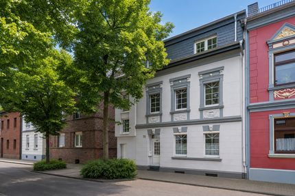 Haus Siegburg - 7 Zimmer, 210 m&sup2;, 2.450&euro; | Angebot:27104153