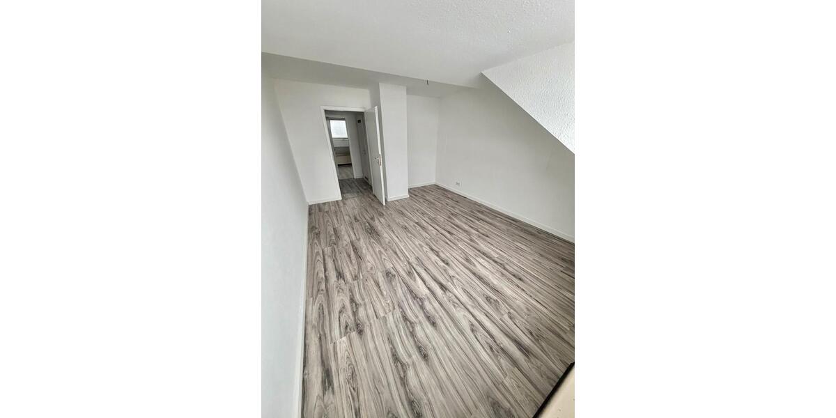 Dachgeschoßwohnung Wuppertal Eckbusch - 5 Zimmer, 90 m&sup2;, 900&euro; | Angebot:24434547