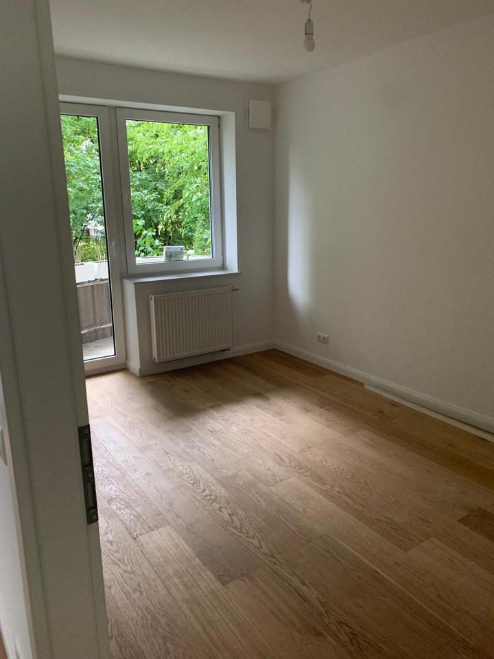 Interior Design Konzept- für Mieter, die alles wollen: Stadt. Garten. Stil. Charmante Erdgeschosswohnung mit Balkon und Terrasse in List. zimmer