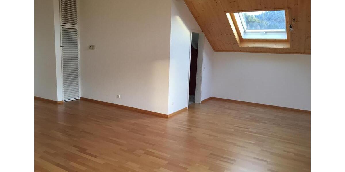 Dachgeschoßwohnung Schiltach - 4 Zimmer, 109 m&sup2;, 1.250&euro; | Angebot:26019835
