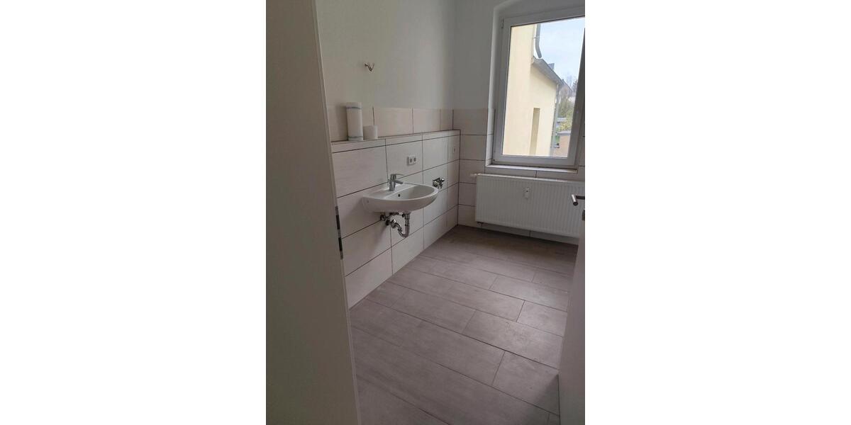 Etagenwohnung Glauchau - 2 Zimmer, 72 m&sup2;, 395&euro; | Angebot:26407546