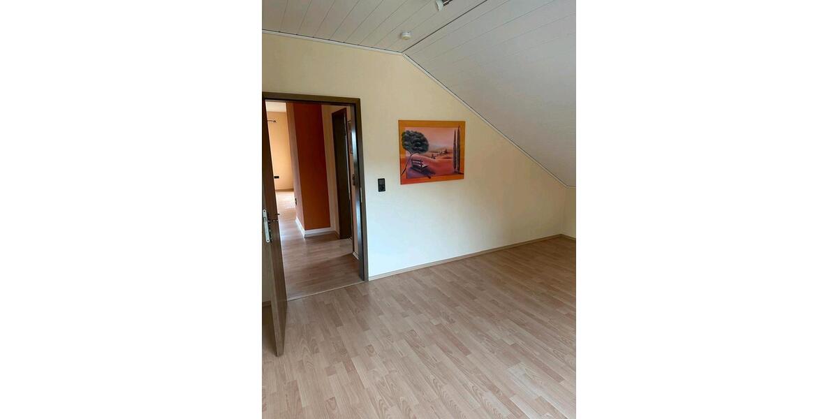 Dachgeschoßwohnung Vellmar - 3 Zimmer, 89 m&sup2;, 1.100&euro; | Angebot:26701993