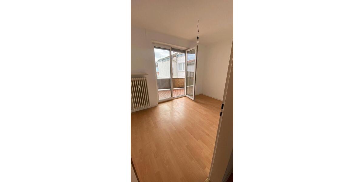 Etagenwohnung Lampertheim - 5 Zimmer, 130 m&sup2;, 1.225&euro; | Angebot:26262292