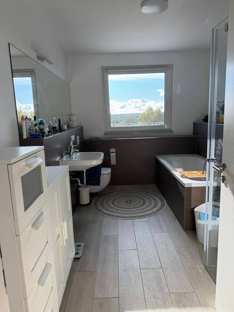 Helle 3-Zimmer-Wohnung mit Balkon!