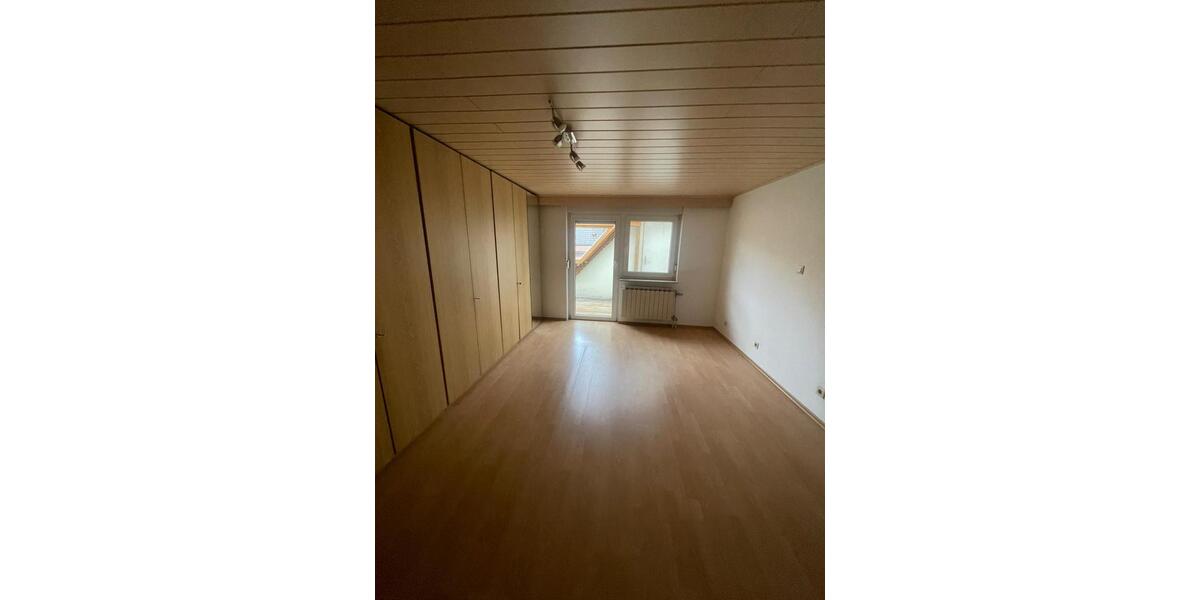 Etagenwohnung Herrieden - 4 Zimmer, 100 m&sup2;, 890&euro; | Angebot:26343060
