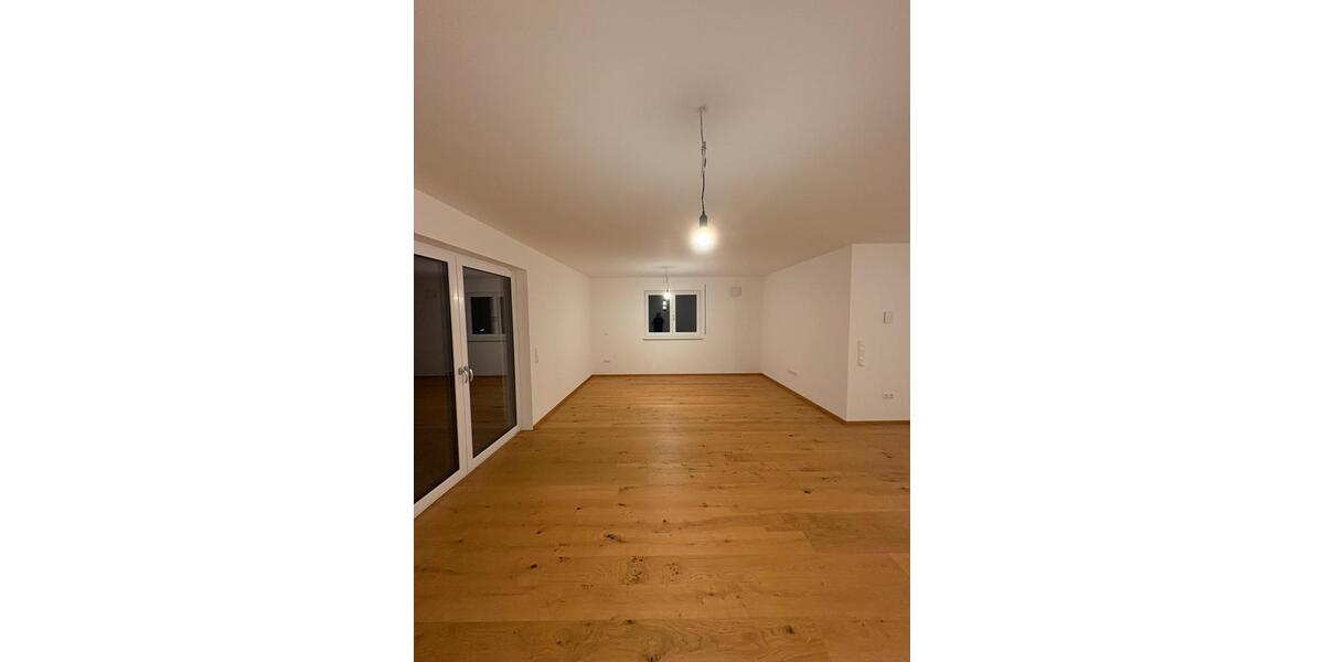 Etagenwohnung Patersdorf - 2 Zimmer, 81 m&sup2;, 990&euro; | Angebot:24396198