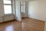 Die Gewerberäume befinden sich im Erdgeschoss eines Mehrfamilienhauses.<br>Ein Raum liegt ebenerdig und ist von der Straße aus begehbar, hier ist auch eine große Fensterscheibe, was den Raum sehr... zimmer
