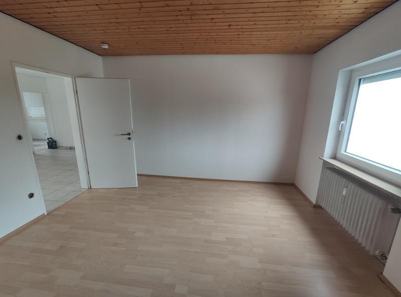 3- Zi. DG Wohnung mit 2 Balkonen und Garage 3 zimmer