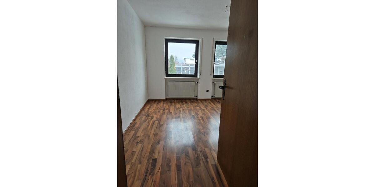 Mehrfamilienhaus, Wohnhaus Deggendorf - 3 Zimmer, 80 m&sup2;, 1.050&euro; | Angebot:24815191