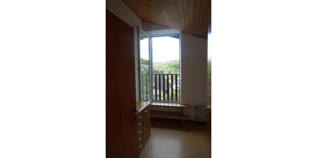 Dachgeschoßwohnung Bad Zwesten - 4 Zimmer, 75 m&sup2;, 500&euro; | Angebot:26676028