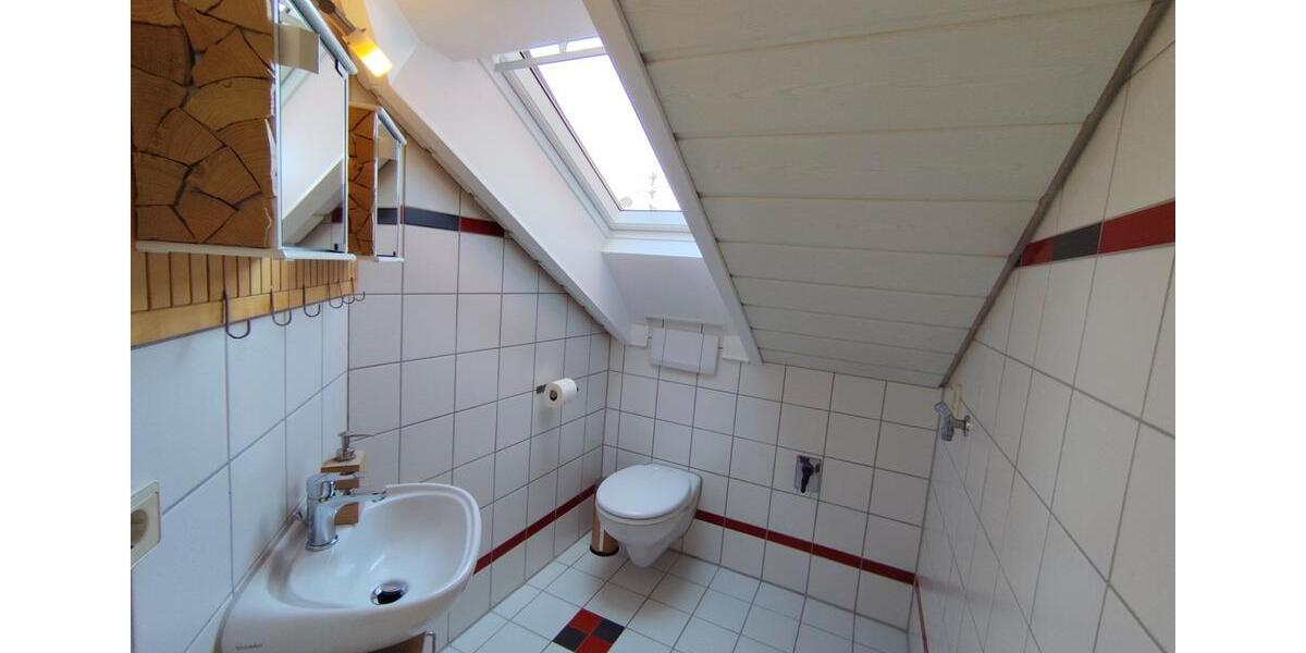 Dachgeschoßwohnung Neuenbürg - 3.5 Zimmer, 85 m&sup2;, 1.230&euro; | Angebot:26050720