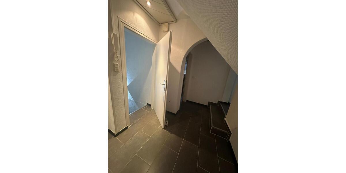 Altbau-Obergeschoss-Wohnung mit Balkon & Einbauküche zu SOFORT!!! 4 zimmer