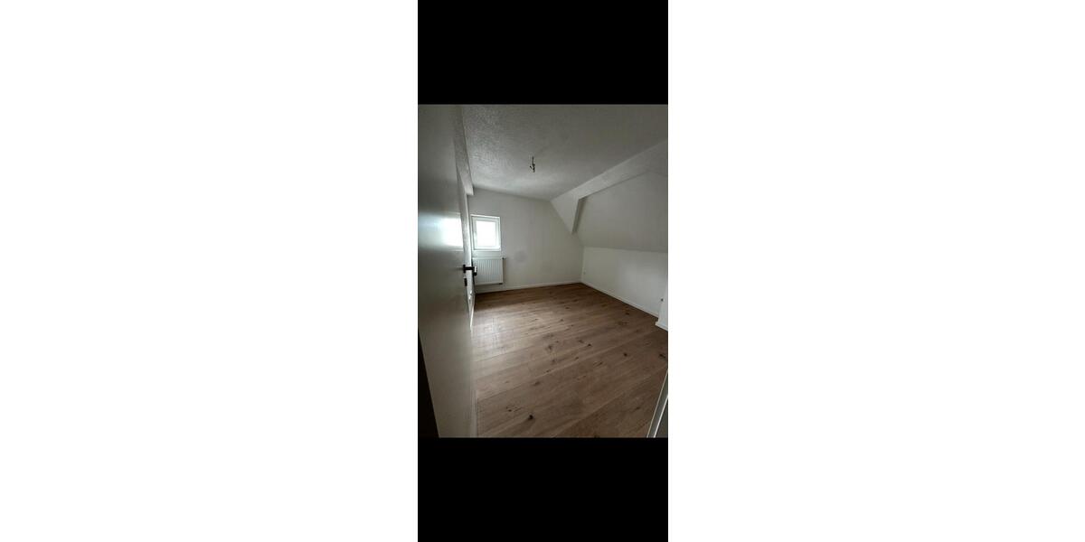 Dachgeschoßwohnung Hohberg - 3 Zimmer, 68 m&sup2;, 800&euro; | Angebot:25083203