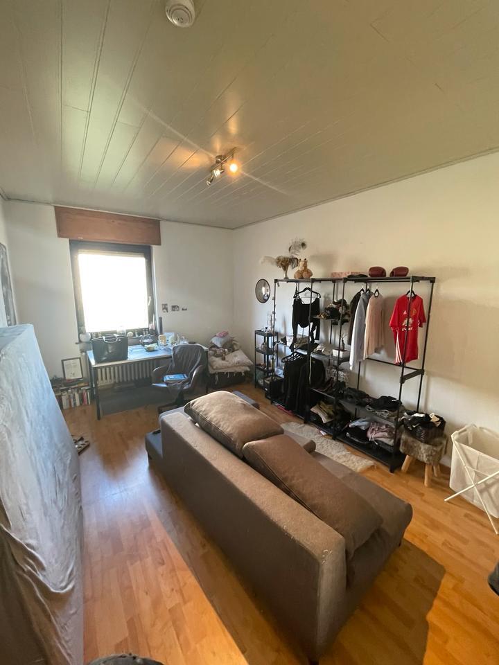 Nettes WG-Zimmer in ruhiger Gegend. BITTE NUR FRAUEN