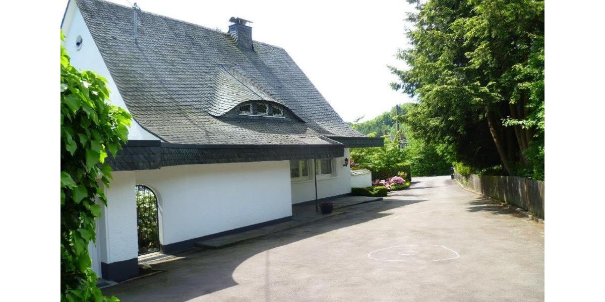 Einfamilienhaus Gummersbach - 6 Zimmer, 250 m&sup2;, 1.950&euro; | Angebot:25216498