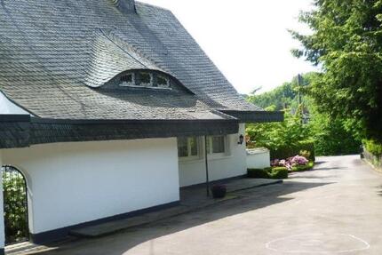 Haus Gummersbach - 6 Zimmer, 250 m&sup2;, 1.950&euro; | Angebot:25216498