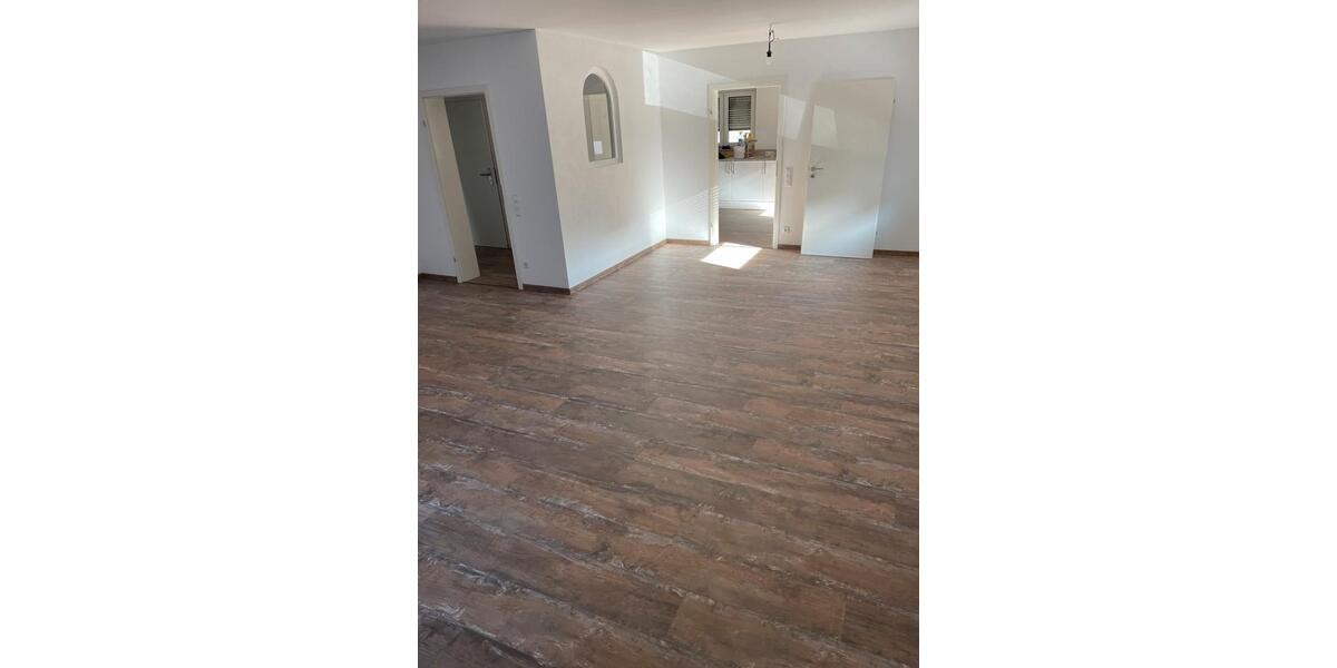 Erdgeschoßwohnung Brackenheim - 3 Zimmer, 110 m&sup2;, 1.300&euro; | Angebot:24638374