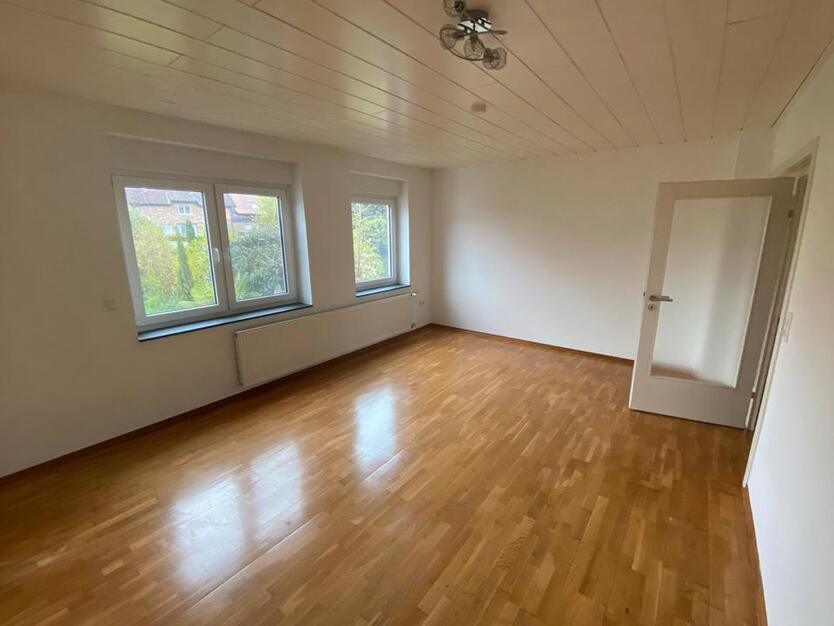 Helle ruhige hochwertige DreiZimmerwohnung