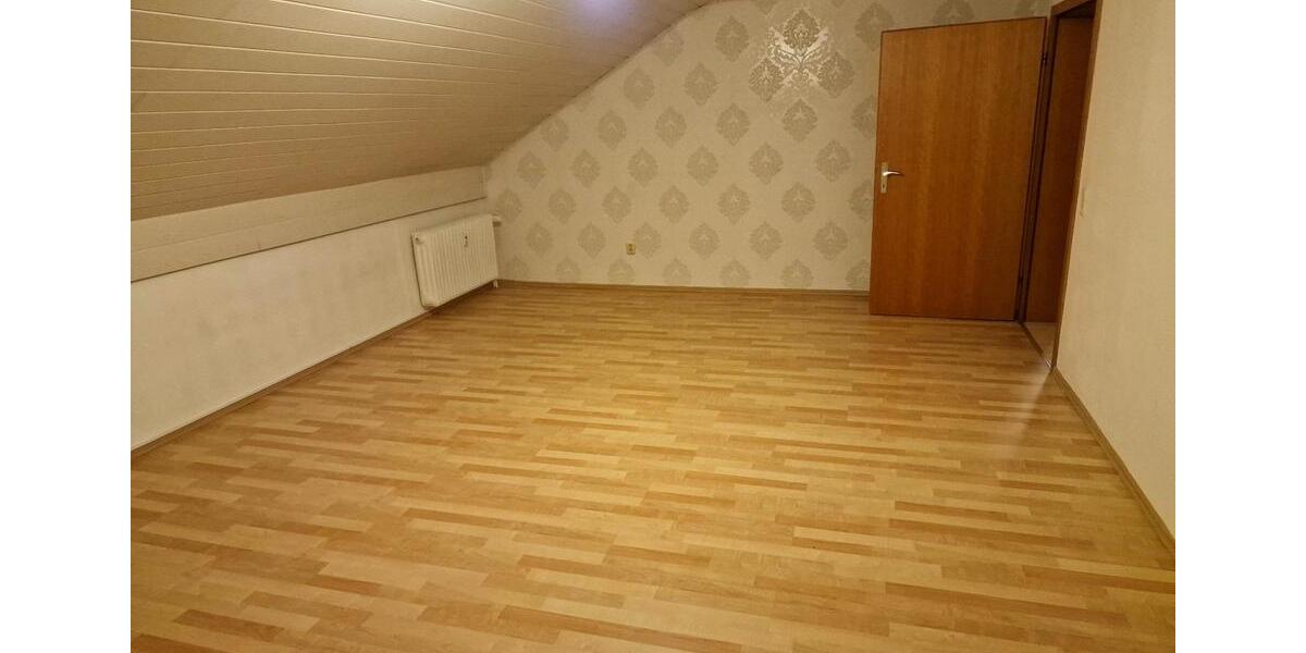 Dachgeschoßwohnung Bad Hersfeld - 4 Zimmer, 96 m&sup2;, 800&euro; | Angebot:26459853