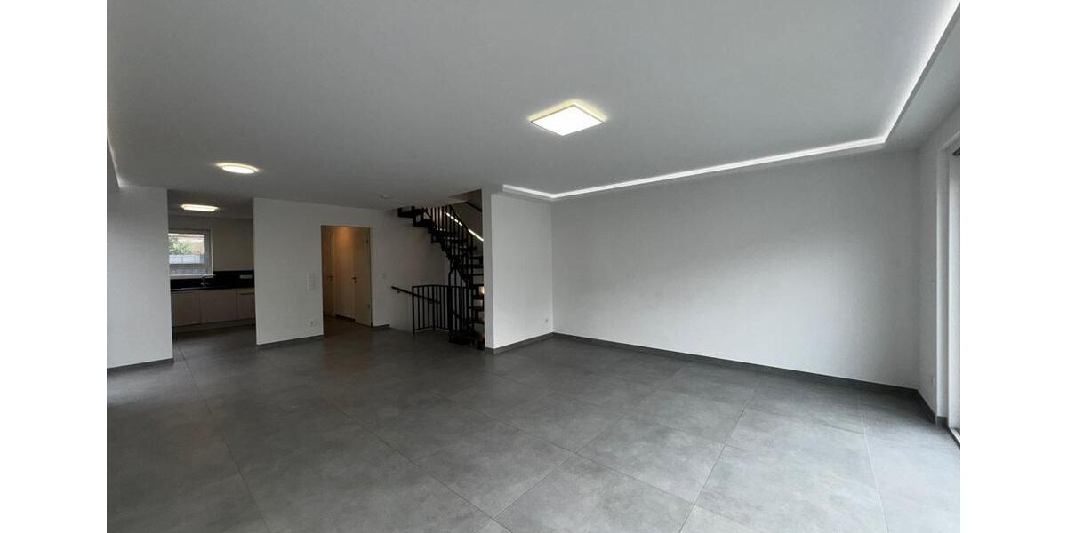 MODERN 2021 DUPLEX with approx. 170m², garden and garage, located less than 10 minutes from Clay 5 zimmer