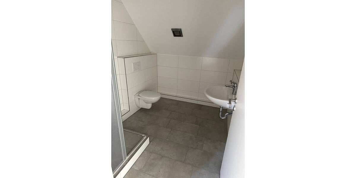 Großzügige, renovierte 3-Zi DG-Wohnung in Veitsbronn 3 zimmer