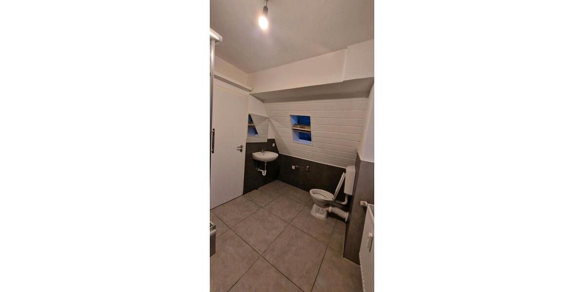 Dachgeschoßwohnung Biblis - 3 Zimmer, 80 m&sup2;, 1.000&euro; | Angebot:26521813