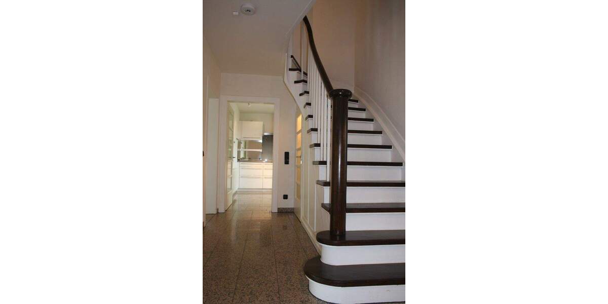 Zentral und grün gelegen in Ratingen Lintorf. Ideal für kleine Familie oder Berufspendler 5 zimmer